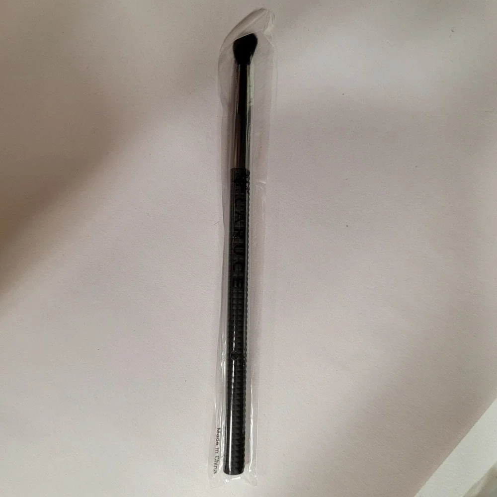 LARUCE BEAUTY LR007 Tapered Blending Black